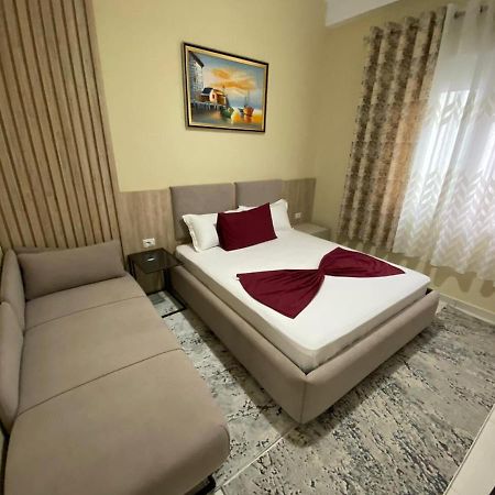 Kevin'S Lungomare Apartment Вльора Екстер'єр фото