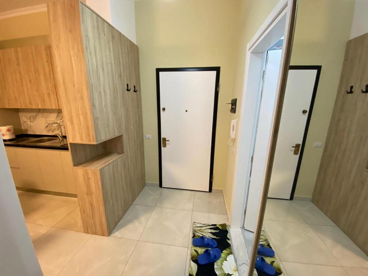 Kevin'S Lungomare Apartment Вльора Екстер'єр фото
