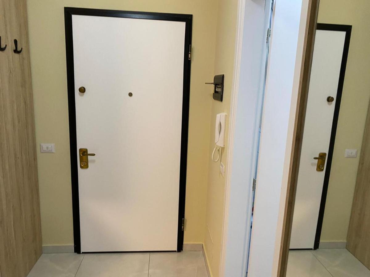 Kevin'S Lungomare Apartment Вльора Екстер'єр фото