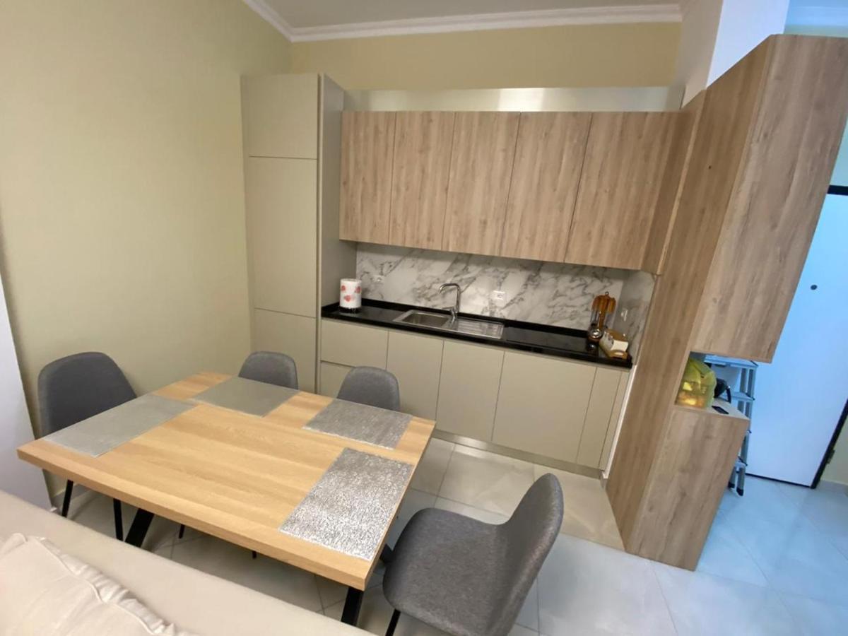 Kevin'S Lungomare Apartment Вльора Екстер'єр фото