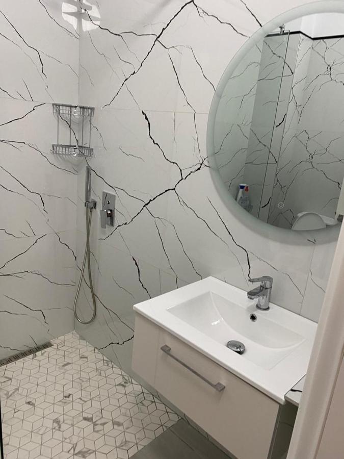 Kevin'S Lungomare Apartment Вльора Екстер'єр фото
