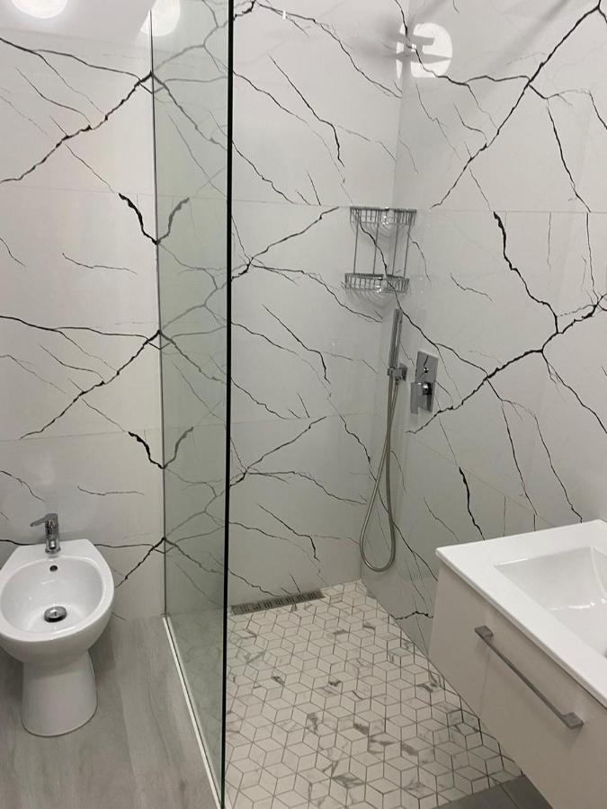 Kevin'S Lungomare Apartment Вльора Екстер'єр фото