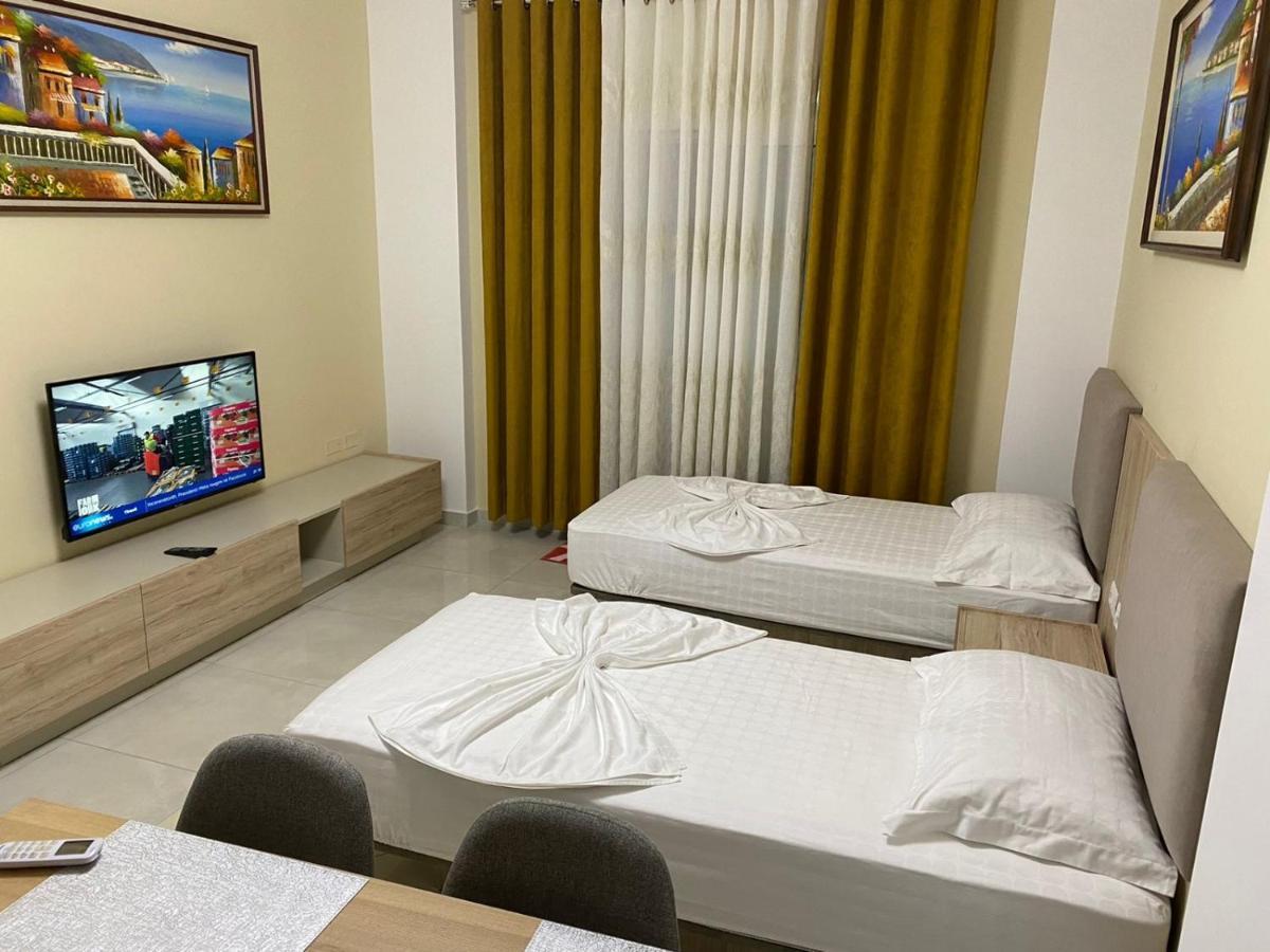 Kevin'S Lungomare Apartment Вльора Екстер'єр фото