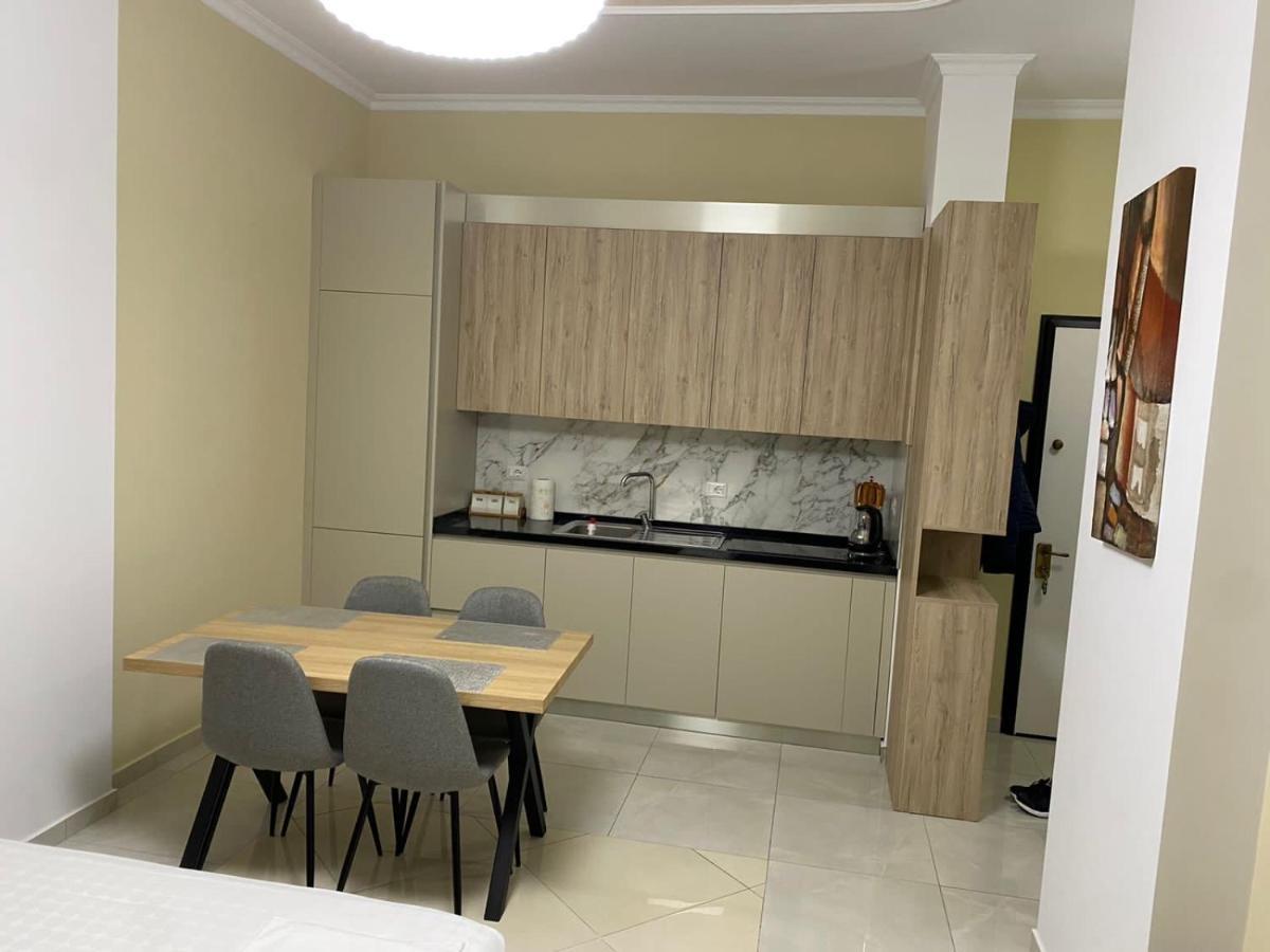 Kevin'S Lungomare Apartment Вльора Екстер'єр фото